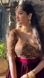 Ritika Singh Instagram - Bts from this shoot 💛💫✨ #goldenhourmagic