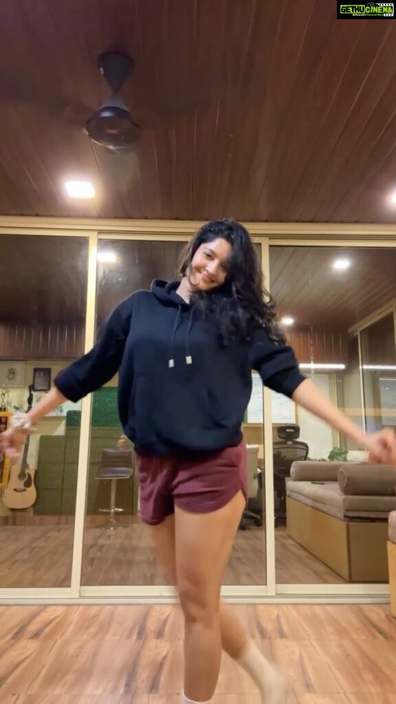 Ritika Singh Instagram - This groove and this song 🥰🥰 Dc @eberekenneth_042