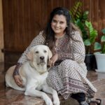 Roshna Ann Roy Instagram - ഇവനെ ഞാൻ വാങ്ങിയതല്ല...😞8മാസമുള്ളപ്പോൾ എന്നെ തേടി എത്തിയതാണ്..., 🥰 കുറച്ചു ദിവസം നന്നായി ഭക്ഷണം കൊടുത്തിട്ടു ആർക്കെങ്കിലും കൊടുക്കാമെന്നു വിചാരിച്ചു പലവട്ടം instayil story ഇട്ടിരുന്നു..അതുകണ്ടിട്ട് .ഇവനെന്തോ രോഗമായതു കൊണ്ട് ഒഴിവാക്കുന്നതാണോ എന്ന് ചോദിച്ചവർക്ക് വേണ്ടി ഈ pic ഇവടെ post ചെയ്യുന്നു..... ഇപ്പൊ 1വയസ്സ് പ്രായം ഇനി ഇപ്പൊ എന്തു തല പോണ കേസായാലും ഇവനെ കൊടുക്കൂല അതു വേറെ കാര്യം ...😛🙏 ♥️എന്റെ Ambrochan"♥️ He loves me ♥️…. More than i love myself ♥️….♥️ … “AM’BRO“ . . 📸 : @amal_photographi_ 👗 : @klumbyprajinajaanaki #dogsofinstagram #doglovers #labrador #whitelab #maledog #roshnaannroy #doglovers #doglife #dogoftheday #ambro #dogloversfeed