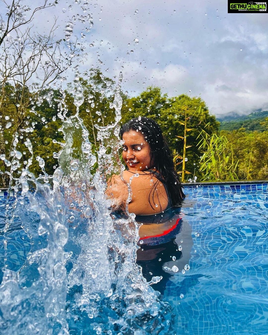 Roshna Ann Roy Instagram - 🥶…. Swimming pool, swimming pool, swimming pool, swimming pool🫣🤭🤭🤭….