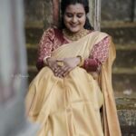 Roshna Ann Roy Instagram - 📸 : @amal_photographi_ Saree : @shainbyshailuravi Jwells: @ladies_planet_rental_jewellery Mua. : @aiswaryasmakeover #saree #sareeshoot #keralasaree #sareelove #sareedraping #sareefashion #sareeindia #sareeaddict #roshnaannroy #roshna #sareestyle #sareeaddict #keralagallery #keralaattraction #actress #malayalamcinema #shoot
