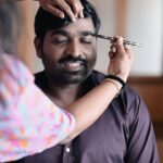 Roshna Ann Roy Instagram - There is a lot I need to thank God for, everyday. 🙏But I think I am blessed because I have a very loving, understanding peoples around 🤎 thank u somuch Brother🥰@actorvijaysethupathi .. it’s all ma happiness to work for u 🙂 Ur the only men “ I worked for ma profile so proud to b ur personal makeup artist and stylist 😊 Dop. : @pranavcsubash_photography Cuts : @abhishek.g_a Mua&styling : me 🫣 Costume : @bespokedbysk @soorajskofficial #vjs #vijaysethupathi #vikram #makkalselvan #sethupathimovie #mamanithan