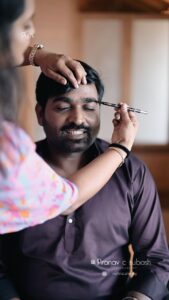 Roshna Ann Roy Instagram - There is a lot I need to thank God for, everyday. 🙏But I think I am blessed because I have a very loving, understanding  peoples around 🤎 
thank u somuch Brother🥰@actorvijaysethupathi .. it’s all ma  happiness  to work for  u 🙂  Ur the only men “ I worked for ma profile so proud to b ur personal makeup artist and stylist 😊
Dop. : @pranavcsubash_photography 
Cuts : @abhishek.g_a 
Mua&styling : me 🫣 
Costume : @bespokedbysk 
@soorajskofficial 
#vjs #vijaysethupathi #vikram #makkalselvan #sethupathimovie #mamanithan