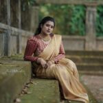 Roshna Ann Roy Instagram - என் இதயத்துடிப்பு “👌 ⚡️ . .⚡️ . ⚡️ 📸 : @amal_photographi_ Saree : @shainbyshailuravi Jwells: @ladies_planet_rental_jewellery Mua. : @aiswaryasmakeover #saree #sareeshoot #keralasaree #sareelove #sareedraping #sareefashion #sareeindia #sareeaddict #roshnaannroy #roshna #sareestyle #sareeaddict #keralagallery #keralaattraction #actress #malayalamcinema #shoot