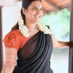 Roshna Ann Roy Instagram - பெண்: மடியினில் சாய்ந்திட துடிக்குதே🌹 மறுபுறம் நாணமும் தடுக்குதே இது வரை யாரிடமும் சொல்லாத கதை…💌.. 🎥 : @pranavcsubash_photography Edits : @abhishek.g_a Assisted: @roshith_ravindran Mua. : @aiswaryasmakeover Costume: @manka.couture Music : @mr.attitu_d