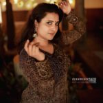 Roshna Ann Roy Instagram - 📸 : @dreamcatchers_weddings Costume: @klumbyprajinajaanaki