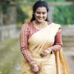 Roshna Ann Roy Instagram - “ என் இதயத்துடிப்பு “ . . . 📸 : @amal_photographi_ Saree : @shainbyshailuravi Jwells: @ladies_planet_rental_jewellery Mua. : @aiswaryasmakeover #saree #sareeshoot #keralasaree #sareelove #sareedraping #sareefashion #sareeindia #sareeaddict #roshnaannroy #roshna #sareestyle #sareeaddict #keralagallery #keralaattraction #actress #malayalamcinema #shoot