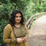 Roshna Ann Roy Instagram - …🥀… 📸: @vibinraveendhran_ Costume: @klumbyprajinajaanaki Mua. : @makeover_by_aiswarya Jwellery : @inikacollections Aluva