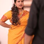 Roshna Ann Roy Instagram - എല്ലാരും എന്നോടു ക്ഷമിക്യ 😓😓, ഇതിലും വലുതു വന്നിട്ടു നമ്മള്‍ പിടിചു നിന്നിട്ടില്ലെ ??? ... so this s the first tyme am doing a Vedio with lips sinks , this s so difficult 😥 can’t replace a person bttr than her Tallents so I proudly presenting this to ma people , this s just only a piece of entertainment 🫣🤭 have a grateful Sunday everyone 🤪 @bindhupanicker1 Ma team : 🎥: @pranavcsubash_photography Assisted : @roshith_ravindran Edits. : @abhishek.g_a Mua. : @makeover_by_aiswarya