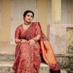 Roshna Ann Roy Instagram - …. 🤎” Team 📸 : @vibinraveendhran_ Costume : @klumbyprajinajaanaki Jwells : @inikacollections Mua : @aiswaryas_makeover