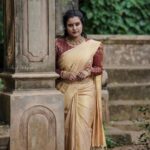 Roshna Ann Roy Instagram - A ship 🚢”is always safe at the shore-but that is not what it is built for.”🌹 . . . 📸 : @amal_photographi_ Saree : @shainbyshailuravi Jwells: @ladies_planet_rental_jewellery Mua. : @aiswaryasmakeover #saree #sareeshoot #keralasaree #sareelove #sareedraping #sareefashion #sareeindia #sareeaddict #roshnaannroy #roshna #sareestyle #sareeaddict #keralagallery #keralaattraction #actress #malayalamcinema #shoot