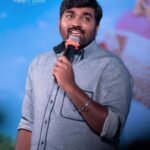 Roshna Ann Roy Instagram - Proud to work for this amzing human being 😊 proud moment ..🙂 Thank God 🙏 thank u @actorvijaysethupathi ♥️ .. 🙂🥳 much pleasure to b there for u brother .. 😊😘 #vijaysethupathi #vjs #makkalselvan 📸 : @pranavcsubash_photography Mua & styling : me Costume. : @soorajskofficial @bespokedbysk Kochi, India