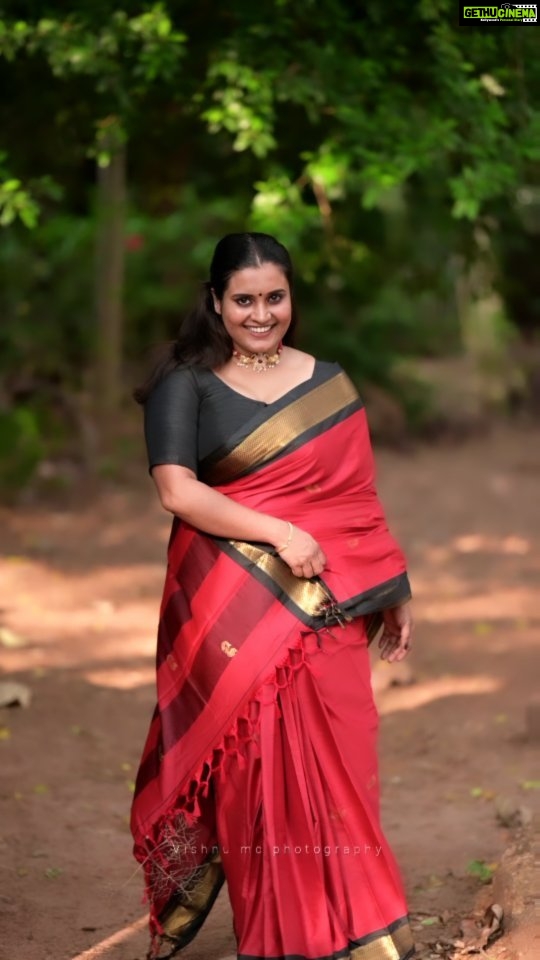 Roshna Ann Roy Instagram - ♥... .. Thank u @vishnu_m.c Saree : @ @urban_closet_ethnic