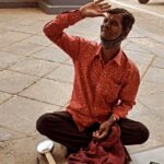 Roshna Ann Roy Instagram - He was waiting outside, for the people ❤️who s stying there in the palace 🥰 . good entertainer in mysuru palace ❤️ in evry visit we can get his version of talents 🥰. He s alwys there 😘 best entertainer ❤ pure talented person i met🖤 " magic babu anna" Mysore, Karnataka