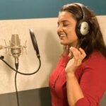 Roshna Ann Roy Instagram - ഞാനൊരു പാട്ടു പാടി guuuyyyzz🙏🏻... " This s actully like a dream...❤️not learned anything abt music but really attached 😘 so this s challenging to evryone whos going to listen ma re recorded versions 🙏🏻🙏🏻 so i would like to thank the man behind 🙏🏻🙏🏻 @goutham_vincent broi for this achievement ❤ trust me... I won't cheat😂..... So the vedio sessions coming soon....... 💚🤍.. Thank u @spacehub_productions 💞💞💞