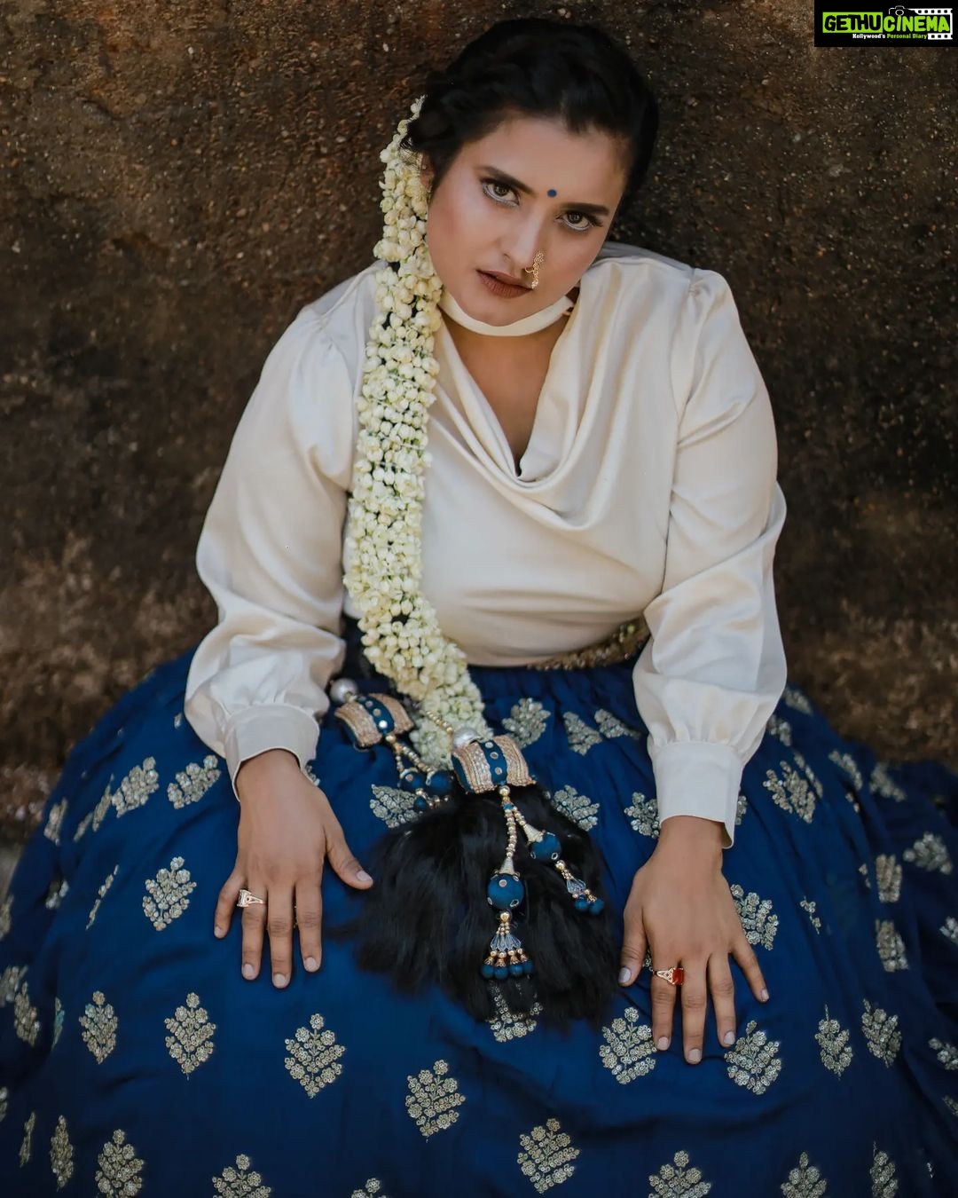 Roshna Ann Roy Instagram - Style is a way to say who you are without having to speak" π€π" Concept : meπ"only π€ πΈ : @abin__joseph Mua : @makeup_by_mariyaaa Assists : @makeover_by_john Costume : @ladies_planet_ Jwells : @ladies_planet_rental_jewellery Kochi, India
