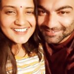 Roshna Ann Roy Instagram - You still make me laugh. 😁You still give me butterflies.🦋 And I’m still falling for you every single day.🙂 Happy Valentine’s Day!🤍love🖤 @kichutellus ❤️