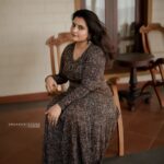 Roshna Ann Roy Instagram – Stop apologizing!🙏🏻
 It’s ok if your ideas are different, your goals are big – don’t be afraid of what others would say.💚🤝 You are skilled, capable, talented – you deserve to be a leader, and you are enough. Leaning in can be uncomfortable, so don’t be afraid to own your seat, lean back, and kick your feet up… 🖤

📸 :  @akhilsatheesh_
  @dreamcatchers_photos
Costume : @klumbyprajinajaanaki
Resort : @theworldbackwaters The World Backwaters