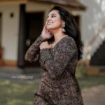 Roshna Ann Roy Instagram – 🖤

📸 :  @akhilsatheesh_
  @dreamcatchers_photos
Costume : @klumbyprajinajaanaki
Resort : @theworldbackwaters