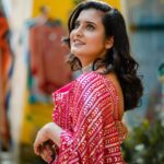 Roshna Ann Roy Instagram - Learn to smile at every situation.... ♥ 📸 : @sherinabrahamphotography Mua : @makeup_by_mariyaaa Costume : @ladies_planet_ Jwells : @ladies_planet_rental_jewellery.