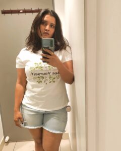 Roshna Ann Roy Instagram - .... 😂
Because the older version of me was ,weak!!!! 😂🙏🏻
.
.
.
😘love u all... Goodmorning 🥰