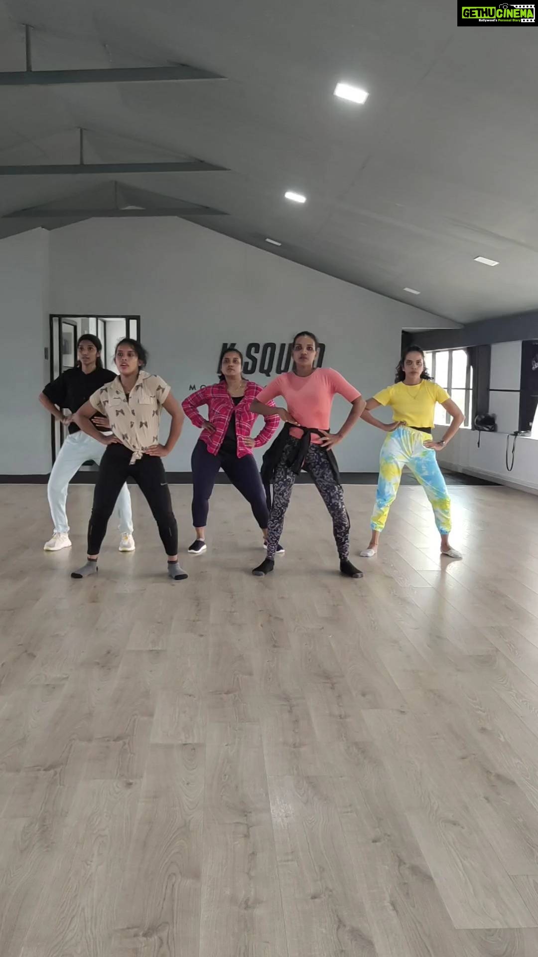 Roshna Ann Roy Instagram - Behind the scenes ❤️ 🥰 @k_squad_dance_studio ❤ Choreography : @suhaidkukku_ Inframe : @roshna.ann.roy @deepapaulc @pius_smithh @j_i_s_h_a___g_e_o_r_g_e @suchithrazuchii_7 @saandra_mohan Camera. : @ameensabil @rahulraku Edits. : @arjun_unnikrishnanofficial Makeup. : @rr.makeovers Hair do. : @reshma_rnair_ Studio. : @maxxocreative @huwais.m