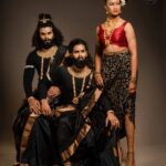 Roshna Ann Roy Instagram - F R E E D O M 🥰 Create your own visual style… Let it be unique for yourself and yet identifiable for others.” 💕 Can men wear women's clothing? Now before you jump to conclusions… Hear me out., No – I'm not talking about cross dressing. I'm talking about pieces designed for women… that can actually look great on men too… AND are functional. Its because only society is changing day by day, and its common thing abt the cross dressing methods 😘 people accepting evrything now 💕 What’s more, men are being encouraged to explore their feminine side, and that they don’t have to be all manly and suppress their softer feelings. They should be free to express themselves, even if that means dressing up like a lady. And if this eventually leads to a man wanting to become a full woman, well, that’s his life and his choice.😘 So guuyyz this ma new project and concept for men " in saree " 💞💕 Shre ur comments here 💞 Credits : Concept & direction : @roshna.ann.roy Make-up : @rr.makeovers Inframe : @jayalakshmimp @adeeb_jaleel @oj6627 📸 : @sherinabrahamphotography Special credits : @judefelix_offical Styling :@anushaann_night_hoot Loc :@maxxocreative @huwais.m Saree : @kanchipuramsilks_ Jwells : @ladies_planet_rental_jewellery Costume (her): @babe_by_minnumariya Turtleneck tshirt : @gabbana_tcr
