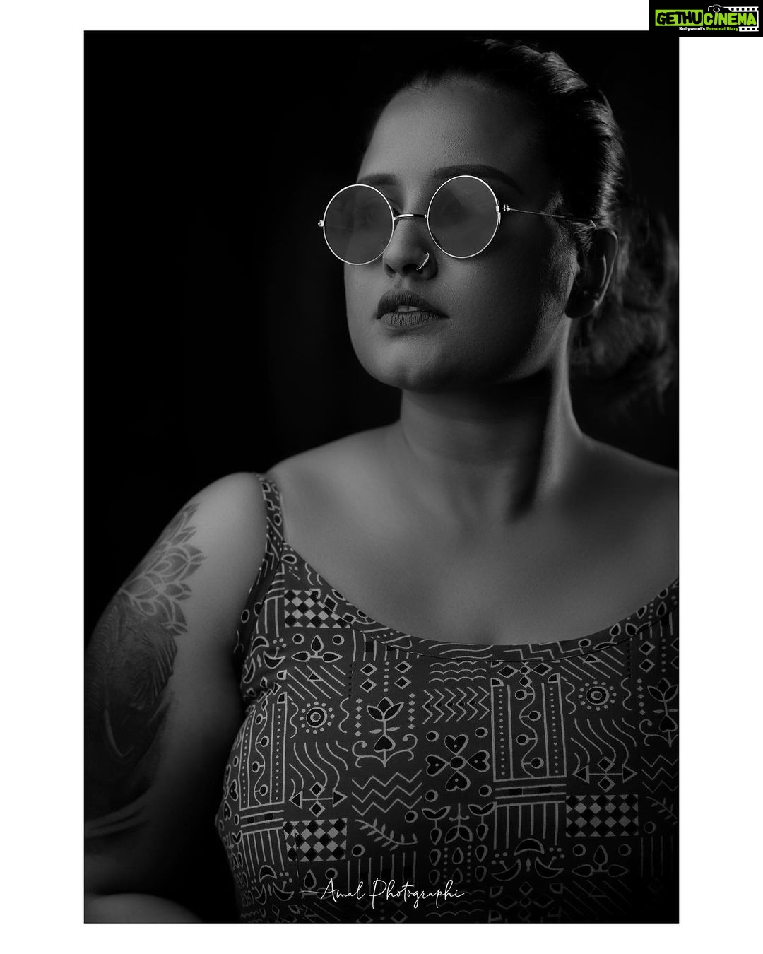 Roshna Ann Roy Instagram - Life is better when u donβt care ,π€ what other people think π€π€π€ π€π€π€π€π€π€ . .πΈ : @amal_photographi_ Mua : @aiswaryasmakeover #goodday #instagood #instagram #keralaphotoshoot #photooftheday #photoshoot #photographylovers #photographer #keralagram #morning #roshna #happyday #life #motivated #happiness #roshnaannroy #myhappymoments #workhard