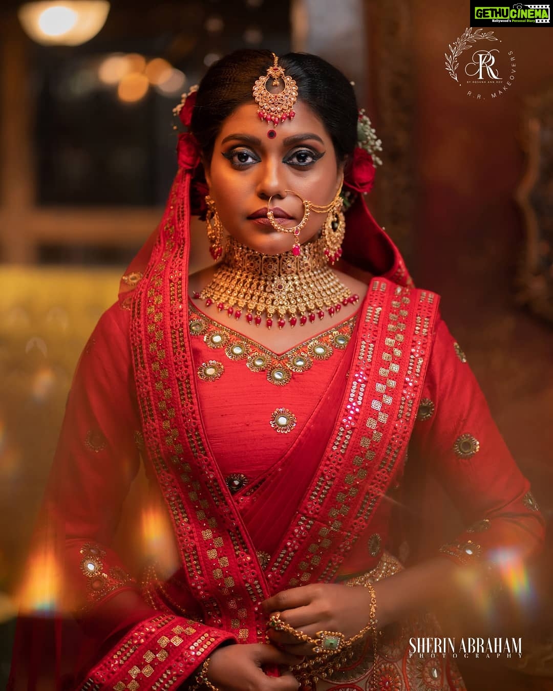 Roshna Ann Roy Instagram - Happiest work for this lady β€ Thank u somuch sruthyiiieee....... Thanks alot for whole cooperation β€ When i started my career in makeup, trying to get her for my work, now its done with the extrem level π Inframe : @sruthyjayan.me And here i wnna thank the best phtogrpher i have met!!!!! πΈ : @sherinabrahamphotography Mua : @roshna.ann.roy for @rr.makeovers Styling : @i_____mahii β€ Costume& jwells : @page3studiobyunaismustafa Assisted : @shika_girish