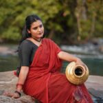 Roshna Ann Roy Instagram - ❤️, In one minute you can change your attitude, and in that minute you can change your entire day.” ❤️ 📸 : @jstn_pol Saree : @mulsutraa Jewell's : @macsjewelry MUA :@bibinz_makeup_studio Styling :@zohib_zayi