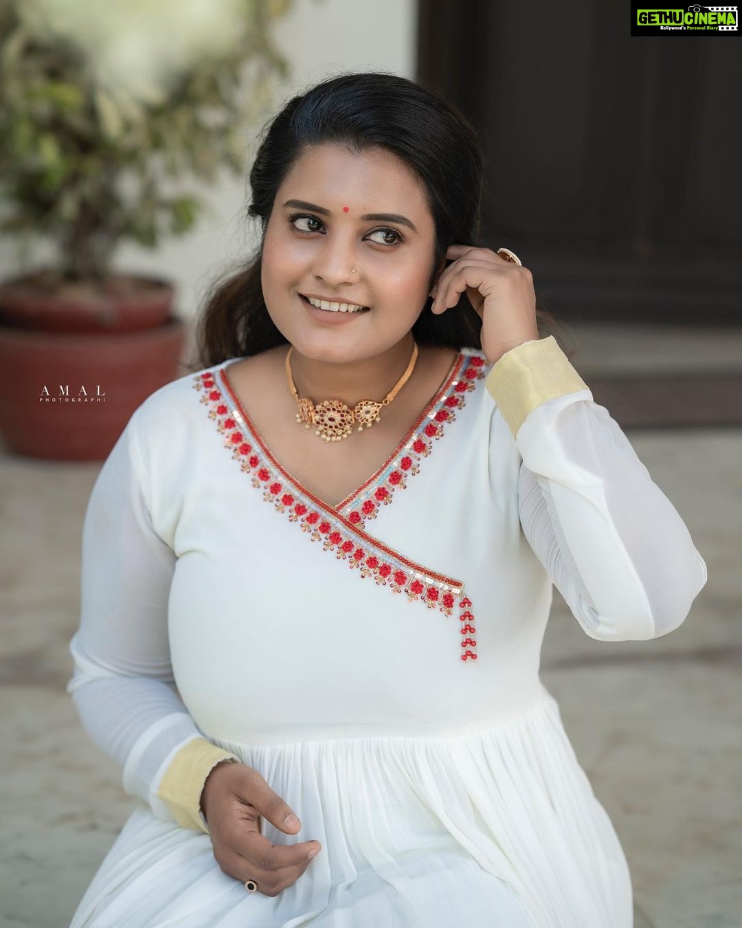 Roshna Ann Roy Instagram - In the End , we’ll all become stories♥️ .. ♥️ . . . .📸 : @amal_photographi_ 👗. : @mizhi_boutique Mua : @aiswaryasmakeover Jwellery : @inikacollections #goodday #instagood #instagram #keralaphotoshoot #photooftheday #photoshoot #photographylovers #photographer #keralagram #morning #roshna #happyday #life #motivated #happiness #roshnaannroy #myhappymoments #workhard