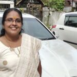 Roshna Ann Roy Instagram - അപ്പന്റെ ഓർമ്മ ദിവസം ! 30/09 എല്ലാ വർഷവും ഈ ദിവസം അപ്പന് വേണ്ടി കുർബാനയും പ്രാർത്ഥനയും ❤️...സ്വർഗത്തിൽ അപ്പച്ചി " (അങ്ങനെ ആണ് ഞാൻ വിളിക്കാറ്...)സന്തോഷിക്കുന്നുണ്ടാകും ♥!!! അപ്പനെ കുറിച്ച് ഓർക്കാനൊരവസരം അമ്മ തന്നിട്ടില്ല,അതു കൊണ്ട് തന്നെയാണ് ഈ ഒരു post... അമ്മയെ കുറിച്ചോ എന്നെ കുറിച്ചോ അപ്പന് യാതൊരു ടെൻഷനും ഉണ്ടായിരുന്നില്ല എന്നു തോന്നുന്നു.. ♥ അതോണ്ട് തന്നെ പുള്ളി nice ആയിട്ടു വിട്ടു.... അപ്പൻ എനിക്കു വേണ്ടി ഒന്നും ചെയ്തിട്ടില്ല, അമ്മക്ക് പിന്നെ അതോണ്ട് വളരെ എളുപ്പ്മായിരുന്നു 😂😂 അപ്പനെ പറ്റി എല്ലാരും പറയുന്നത് : ഒരുപാട് സ്നേഹമുള്ള മോനാണ്, എപ്പളും വിളിച്ചാൽ എല്ലാത്തിനും ഒപ്പമുണ്ടാകും എന്നൊക്കെയാണ്... പക്ഷേ സ്നേഹമിട്ടു പുഴുങ്ങിയാൽ ചോറാകില്ലല്ലോ..... നല്ല റേഷനരിയുടെ രുചി അറിഞ്ഞു വളർന്നു വന്നയാളാണ് ഞാൻ.... ❤എനിക്കതു പറയാൻ സന്തോഷമേ ഉള്ളൂ... എന്തായാലും ... 😂 അമ്മക്ക് മരണ അടക്കും കഴിഞ്ഞ് വീട്ടിൽ വന്നത് മുതൽ കോളായിരുന്നു.... 😂 അതായിരിക്കണം വിധി , അമ്മ അതൊരു sports spiritil എടുത്തത് കൊണ്ട് കൊഴപ്പല്യ!!😂 അന്ന് തോട്ടു തൊടങ്ങിയ വേവലാതി ആണ്.. ഇപ്പ കൊറച്ചു മാറിയതു എന്നെ മറ്റൊരാൾക്ക്‌ ഏൽപ്പിച്ചു കൊടുത്തപ്പോളാണ്, എന്നാലും എന്തേലും കുരു ത്തക്കേടും പറഞ്ഞു ഞാൻ വിളിക്കും.... അതിനും സമാധാനം ഉണ്ടാക്കണത് അമ്മയാണ്... 😂 അമ്മയോട് എനിക്കു ഒരായിരം നന്ദി യുണ്ട് 🙏🏻. എന്നെ ഇത്രയും strong ആയ പെൺകുട്ടി ആക്കിയതിനു.... എല്ലാത്തിനും കഴിവുള്ളവളാക്കി വളരാൻ എനിക്കു പറ്റിയത് അപ്പൻ പോയത് കൊണ്ട് തന്നെയാണ്... അതോണ്ട് അപ്പച്ചിക്കും ഒരായിരം നന്ദി ❤❤