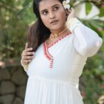 Roshna Ann Roy Instagram - Your relationship with yourself sets 🤟the tone for every other relationship you have.”❤️‍🔥… . . 📸. : @amal_photographi_ 👗 : @mizhi_boutique Jwellery: @inikacollections Mua : @aiswaryasmakeover #roshna #roshnaannroy #keralaphotoshoot #photography #mallugirl #malayalamsongs #keralam #wedding #weddingphotography #november #actresses #malayali #keralagallery