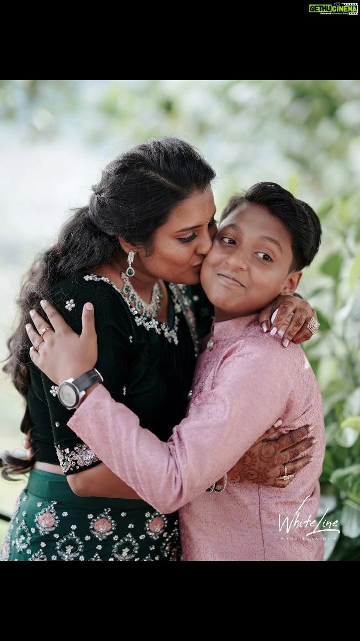 Roshna Ann Roy Instagram - ആകെപ്പാടെ ദൈവം തന്ന ഒരേഒരു കൂടെപ്പിറപ്പ്.... As usual പലരുടേം കല്യാണ വീഡിയോയിൽ കാണുന്ന same pattern , but this s cute ❤ i lobe uuuuu da chellom.....!!!! ❤ @_joseph._j.j_ 💞