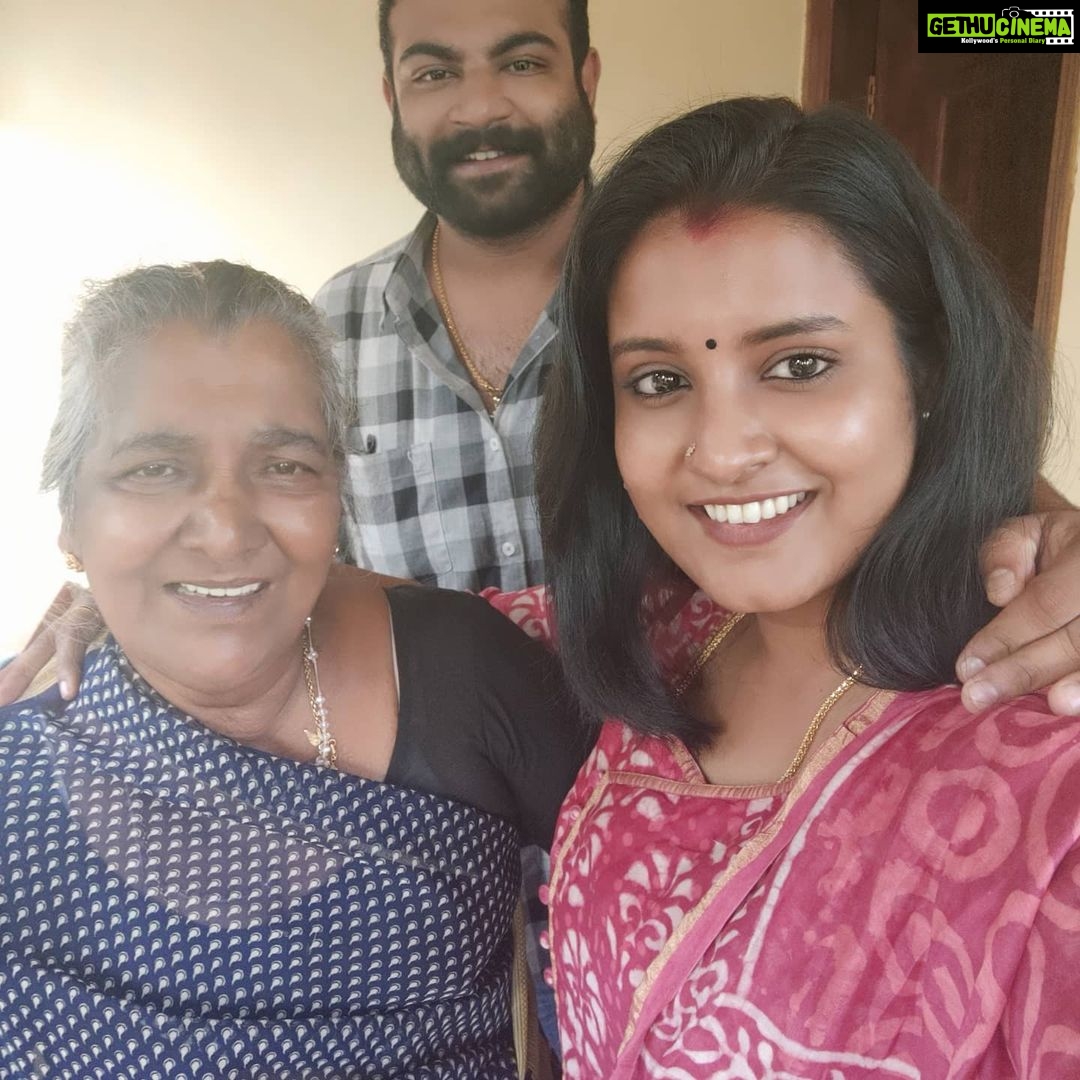 Roshna Ann Roy Instagram - എല്ലാ അമ്മമാർക്കും ....'happy mothers day " ♥#happymothersday❤️