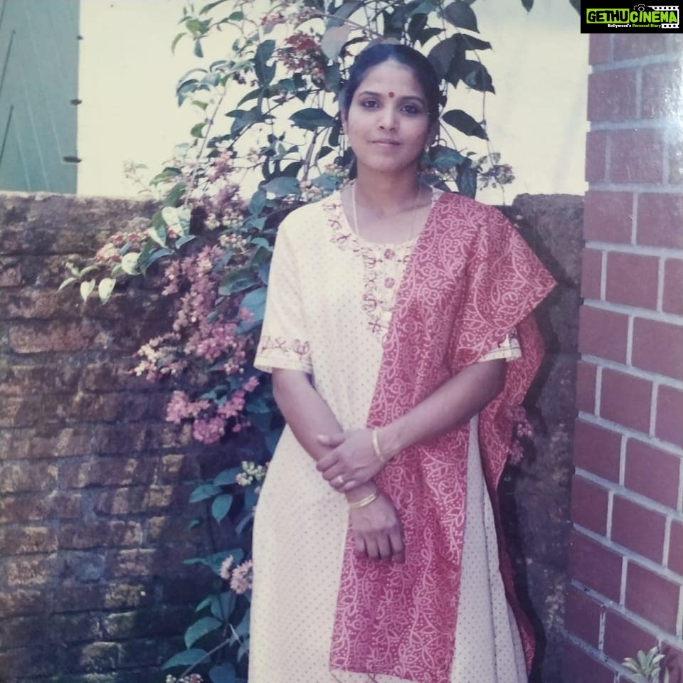 Roshna Ann Roy Instagram - എല്ലാ അമ്മമാർക്കും ....'happy mothers day " ♥#happymothersday❤️