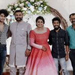 Roshna Ann Roy Instagram - ഒരു അഡാർ love fam♥ Inframe : @roshan_abdul_rahoof @siyadhshajahan & @sreejithraviactor 😍