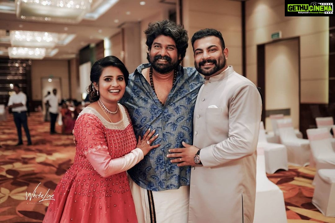 Roshna Ann Roy Instagram - Missd to post some important file's... Am so soory Guy's 😭😭 Repeated memory of our reception...😂.... thank u. @sainu_whiteline for this 📸" Me &mine with @joju_george chetan ♥