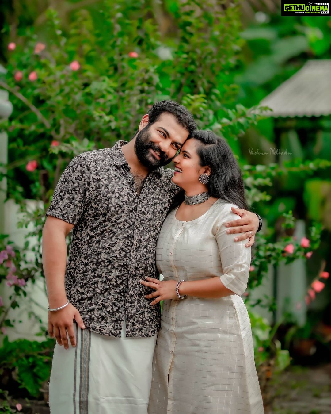 Roshna Ann Roy Instagram - This s all abt 2020😘 Unforgettable year..... Before the year ends, I want to thank everyone who became a part of my 2020. My family, friends and love ones. Its been a rough for all of us but there is always a good side of the story... For me I want to thank God for all the blessings me and my family received. Some of my 2020 highlights are Staying Safe and healthy, Having new friends and keeping the best ones, new Journey and a lot more.... Thank you Lord for this year and I pray for better years to come😊 Godbless ya'll and luvyall!Blessed New Year!😊 @kichutellus #yearend2020