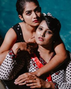 Roshna Ann Roy Instagram - Our 😂couple shoot 😘
കിളി &me ❤

📸 : @sainu_whiteline
Mua : @_femy_antony_
Inframe : me& @anarkalimarikar
Costume : @episode_c_cube__