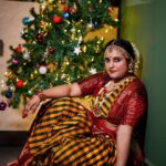Roshna Ann Roy Instagram - ഈ പ്രാവശ്യത്തെ shootil ക്രിസ്മസ് tree ഉള്ള ഒരേ ഒരു pic ഇതാണ് !!! എല്ലാരും ഈ എളിയ കലാകാരിയെ പ്രോത്സാഹിപ്പിക്കണം അപ്പൊ happy Christmas evryone 🙏🏻❤ 📸 : @roshith_ravindran Mua : @makeover_pearlbeautyconsultant #happychristmas #xmas2022 #xmas #christmastree #christmasdecor