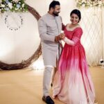Roshna Ann Roy Instagram - Reception ❤️ series' .... Mua : @__ektha_bridesofficial 🧡 Designer : @page3studiobyunaismustafa Loc : @marriotthotels #29.11.20