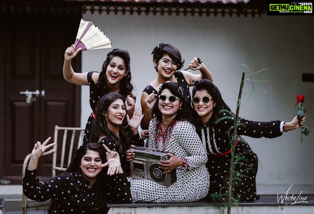 Roshna Ann Roy Instagram - 🤝🤝 :@roshna.ann.roy Squad : ❤️ @anarkalimarikar @binnyrinkybenjamin @deepzzpaul @akhila_mathwe @shinnuu @_athiraradhakrishnan 📸 : @_whitelinephotography_ @sainu_whiteline Mua : @femy_antony_makeup_artist @neethu.1986 Costume : @episode_c_cube__ Styling : @_akhilamathew Loc. @once_upon_the_river