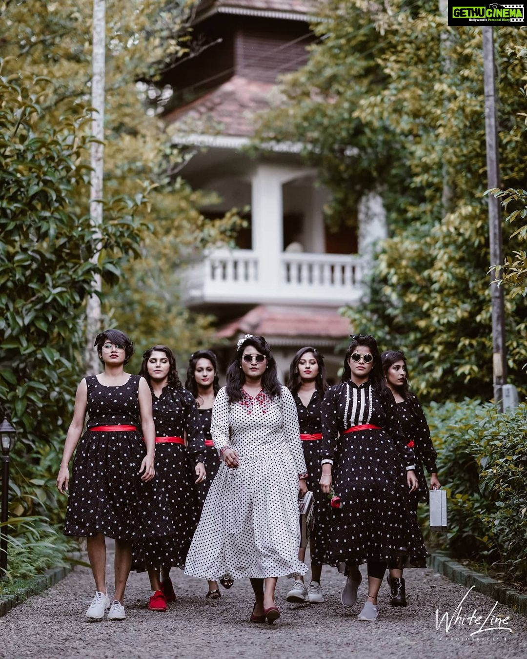 Roshna Ann Roy Instagram - This is just the beginning of something beautiful......🔥🔥🔥 Squad : ❤️ @anarkalimarikar @binnyrinkybenjamin @deepzzpaul @akhila_mathwe @shinnuu @_athiraradhakrishnan 📸 : @_whitelinephotography_ @sainu_whiteline Mua : @femy_antony_makeup_artist @neethu.1986 Costume : @episode_c_cube__ Styling : @_akhilamathew Loc. @once_upon_the_river