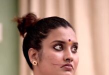 Roshna Ann Roy Instagram - Every makeup addicts/reelsസോളികൾ can relate 😂..... ♥️ Thank u @pranavcsubash_photography for this 💜 Team : @styles_by_deepika Mua : @aiswaryasmakeover Cute. : @kichuanil.efx_ #makeup #keralasaree #treditionallook #keralagallery #musicvideo #reelsmalayalam #keralaattraction #mallugram #intsagram #reels #roshnaannroy #malayali