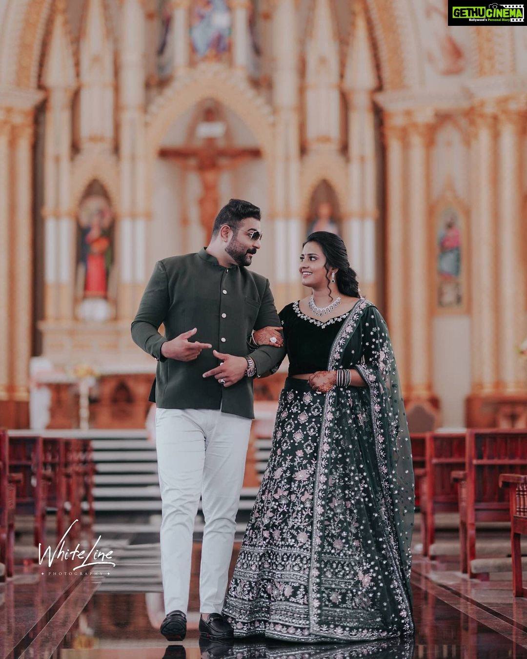 Roshna Ann Roy Instagram - .My person… for life. @kichutellus #engaged #R&k . . .📸 : @_whitelinephotography_ @sainu_whiteline Mua : @mjsindhu 👗 : @ladies_planet_ & @noushad__ladiesplanet @ladies_planet_rental_jewellery 👔 : @zohib_zayi @dhaga_brand