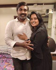 Roshna Ann Roy Instagram - Am really very lucky to get u... 
🔥  @actorvijaysethupathi .....🥰❤️🔥 ....
 And thanking  u......for all kind of support and love.....🧡A big hearted man " in ma life.....🖤❤️
 ....now..it's our 5 years of friendship...🥰
 I don't have any word s  dear...... and  u given a big space nd freedom to b with.....and "I Love u❤️.....SEThu". ...."I love u. Somuch 🔥🔥🔥