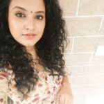 Roshna Ann Roy Instagram - And frst tyme, changing my hair with full of curl's Nd i loved it.... 🖤 ❣️ 👗 @ioara_couture