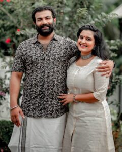 Roshna Ann Roy Instagram - 💍 #saidyes💍 🌻...... ✌️
