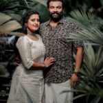 Roshna Ann Roy Instagram - My happ place 🤗❣️ ......💍💍💍💍💍 We are so excited..., so in Love♥️ And so, redy to get married.... 🌻♥️✌️ @kichutellus 📸 : @vishnunelladu 👗 : @dhaga_brand Mua : @neethu.1986